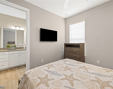 15155 Tolmino Street - Photo Thumbnail 18