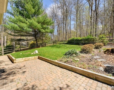 64 Hilltop - Photo Thumbnail 37