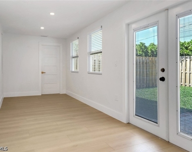 4525 Fluvia Avenue - Photo Thumbnail 19