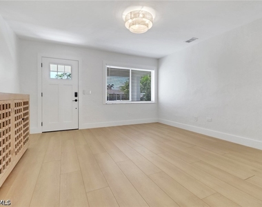 4525 Fluvia Avenue - Photo Thumbnail 3