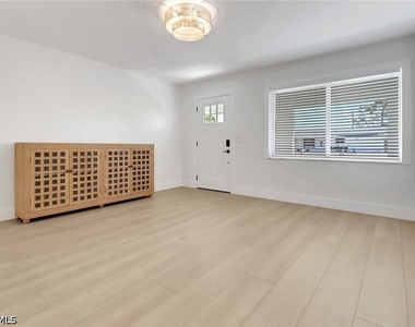 4525 Fluvia Avenue - Photo Thumbnail 4