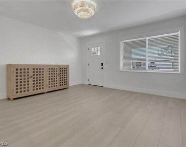 4525 Fluvia Avenue - Photo Thumbnail 6