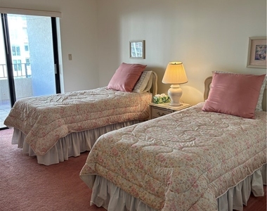 4451 Gulf Shore Boulevard N - Photo Thumbnail 8