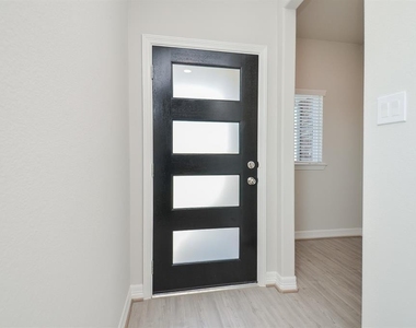 7402 Sunlit Harbor Dr - Photo Thumbnail 5