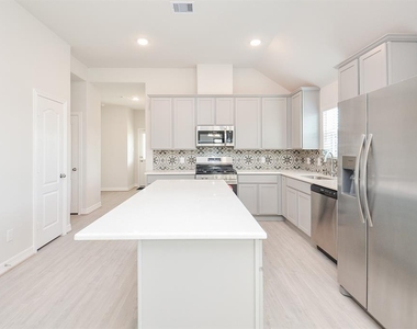 7402 Sunlit Harbor Dr - Photo Thumbnail 15