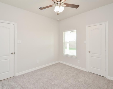 7402 Sunlit Harbor Dr - Photo Thumbnail 8