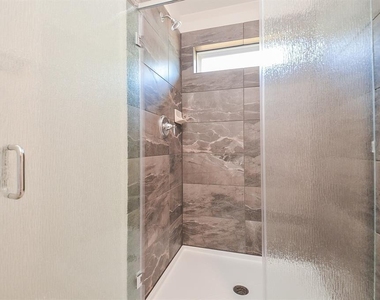 7402 Sunlit Harbor Dr - Photo Thumbnail 9