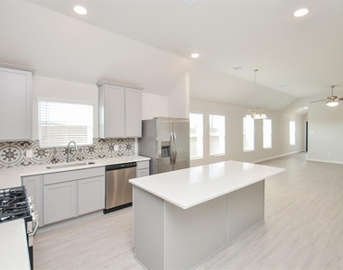 7402 Sunlit Harbor Dr - Photo Thumbnail 14