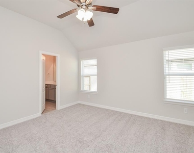 7402 Sunlit Harbor Dr - Photo Thumbnail 12
