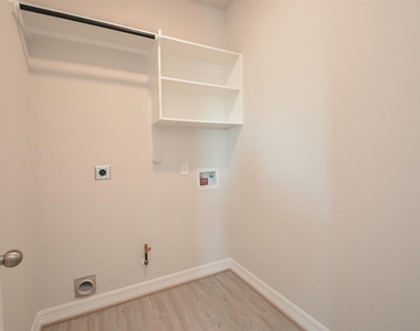 7402 Sunlit Harbor Dr - Photo Thumbnail 22
