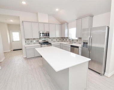 7402 Sunlit Harbor Dr - Photo Thumbnail 16