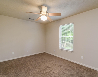 213 Foster Street - Photo Thumbnail 7