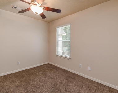 213 Foster Street - Photo Thumbnail 10