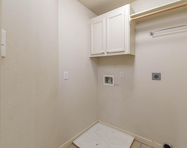 213 Foster Street - Photo Thumbnail 12