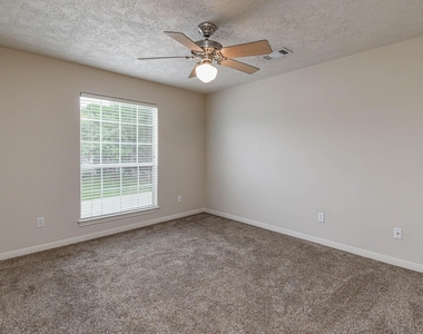 213 Foster Street - Photo Thumbnail 18