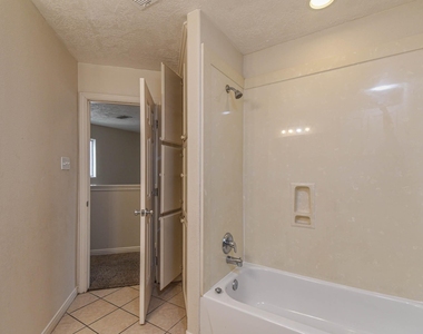 213 Foster Street - Photo Thumbnail 14
