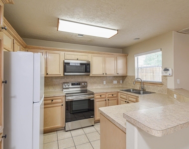213 Foster Street - Photo Thumbnail 5
