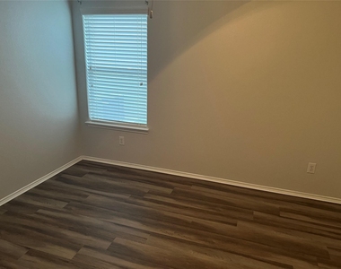 1907 Cold River Drive - Photo Thumbnail 25