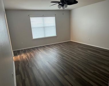 1907 Cold River Drive - Photo Thumbnail 16