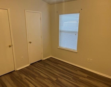 1907 Cold River Drive - Photo Thumbnail 27