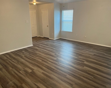 1907 Cold River Drive - Photo Thumbnail 2