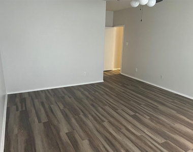 1907 Cold River Drive - Photo Thumbnail 17