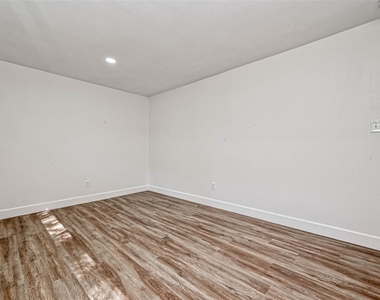5609 Denmark Street - Photo Thumbnail 7