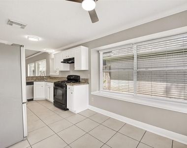 12403 Meadow Ridge Dr - Photo Thumbnail 18
