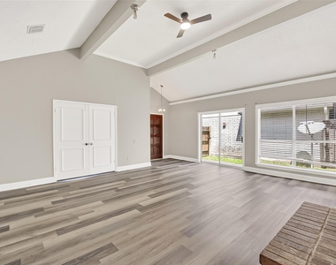 12403 Meadow Ridge Dr - Photo Thumbnail 7