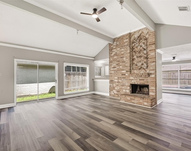12403 Meadow Ridge Dr - Photo Thumbnail 8