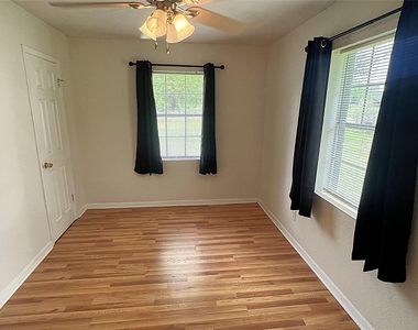 560 Beverly Drive - Photo Thumbnail 17