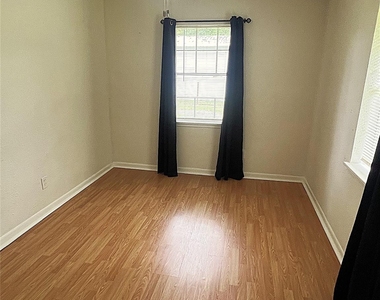 560 Beverly Drive - Photo Thumbnail 15