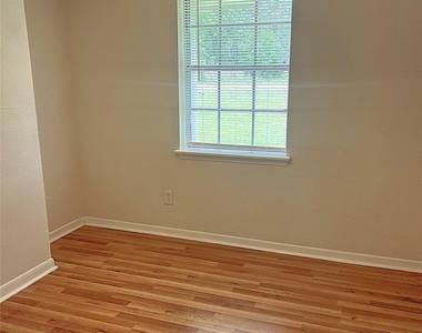 560 Beverly Drive - Photo Thumbnail 11