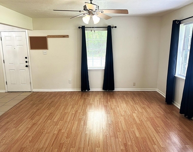 560 Beverly Drive - Photo Thumbnail 3
