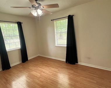 560 Beverly Drive - Photo Thumbnail 13