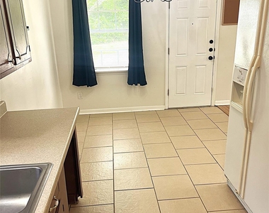 560 Beverly Drive - Photo Thumbnail 7