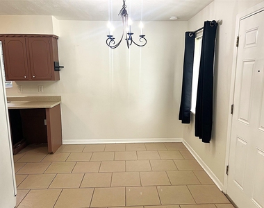 560 Beverly Drive - Photo Thumbnail 5