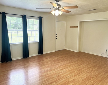 560 Beverly Drive - Photo Thumbnail 4