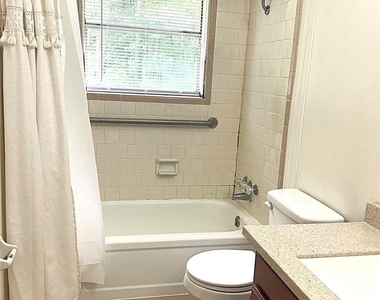 560 Beverly Drive - Photo Thumbnail 9