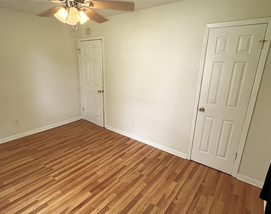 560 Beverly Drive - Photo Thumbnail 18