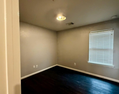 9214 Purston Court - Photo Thumbnail 7