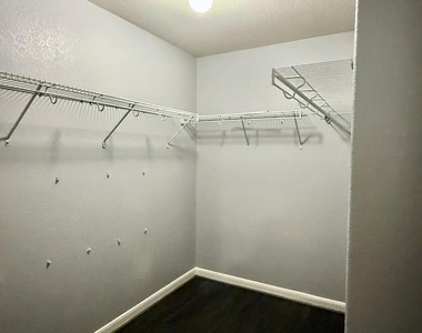 9214 Purston Court - Photo Thumbnail 11
