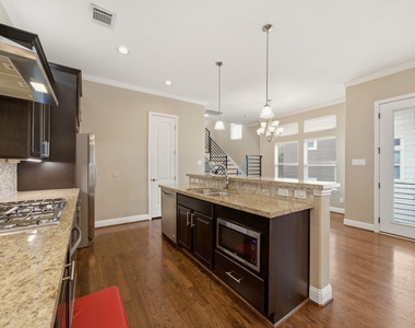 1113 W 18th Street - Photo Thumbnail 8