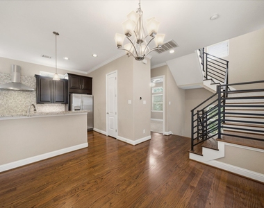 1113 W 18th Street - Photo Thumbnail 3