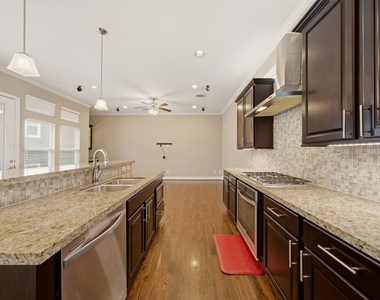 1113 W 18th Street - Photo Thumbnail 7