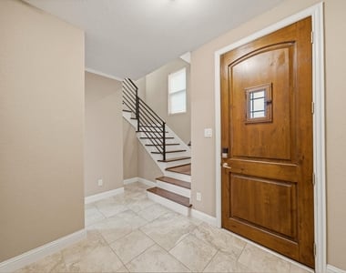 1113 W 18th Street - Photo Thumbnail 2