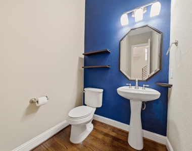 1113 W 18th Street - Photo Thumbnail 17