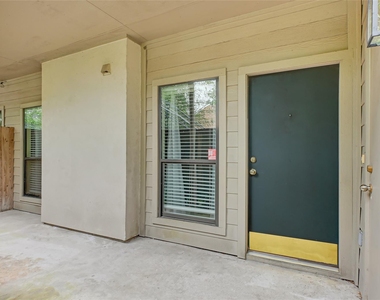 1100 Augusta Drive - Photo Thumbnail 2