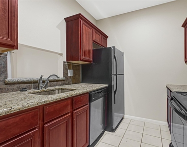 1100 Augusta Drive - Photo Thumbnail 10