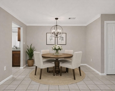 1100 Augusta Drive - Photo Thumbnail 7